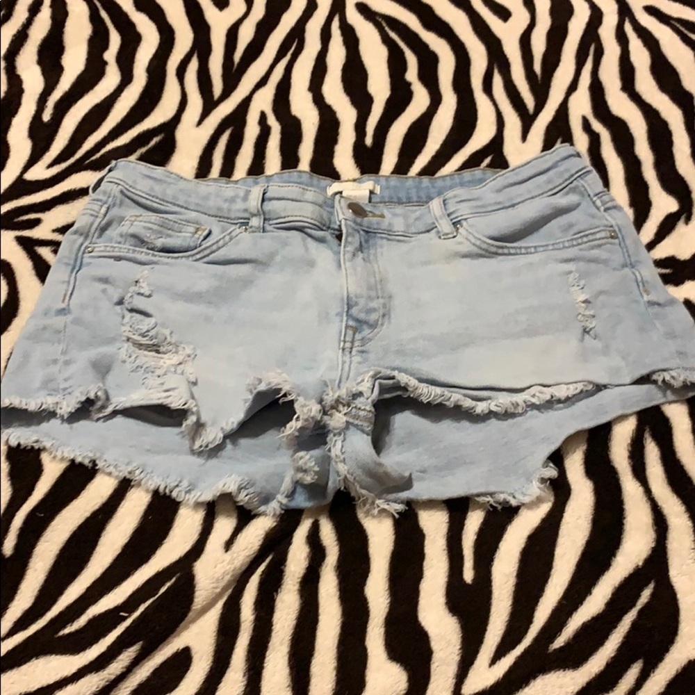 H&M low rise, light wash shorts, size 12